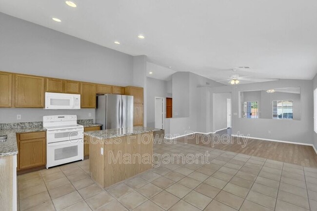 Building Photo - 2401 E Derringer Way