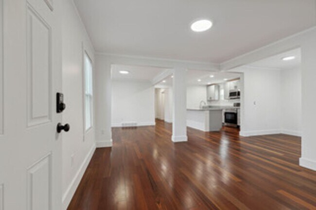 Building Photo - 415 Herkimer St
