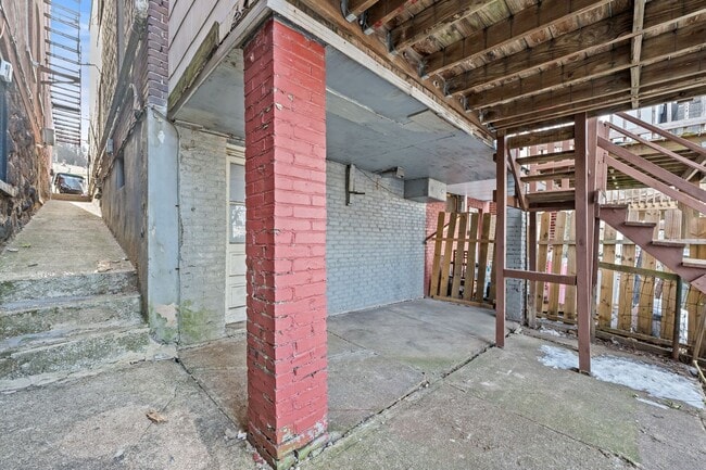 Building Photo - Spacious and charming 3-bedroom, 1.5-bath home available for rent in Bethlehem PA