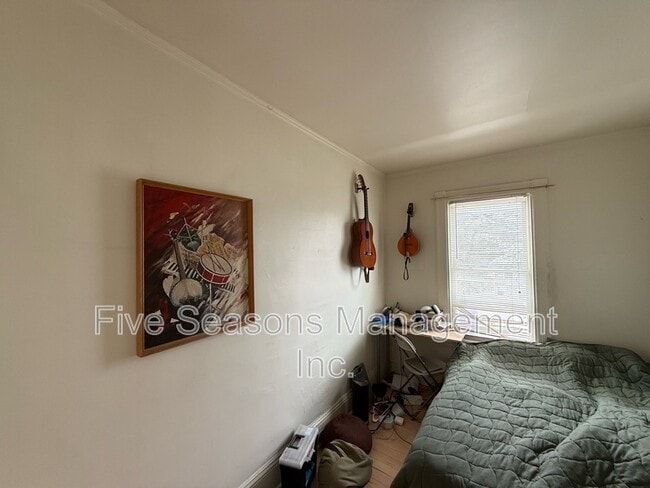 Building Photo - 384 St Paul St