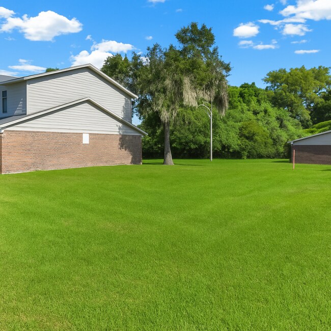 Building Photo - ****1ST MONTH RENT FREE! Beautiful 2 Bedroom 1.5 Bath in Orange City