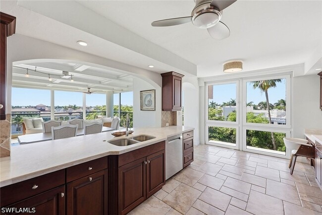 Building Photo - 4031 Gulf Shore Blvd N