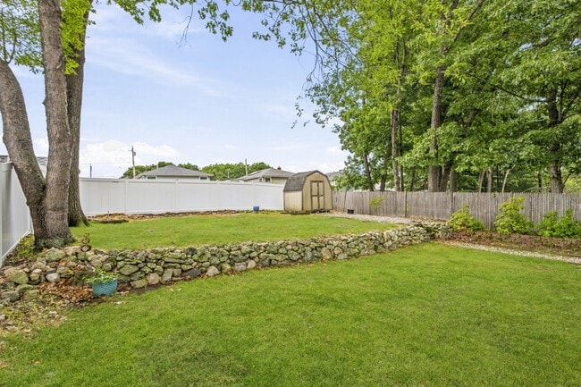 Building Photo - 1364 Trapelo Rd