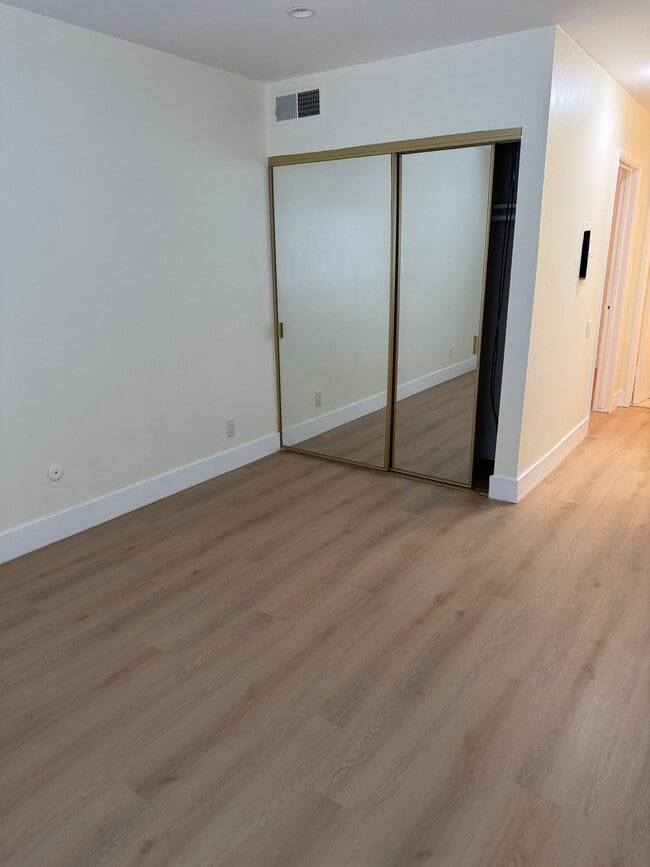 Building Photo - 5460 White Oak Ave