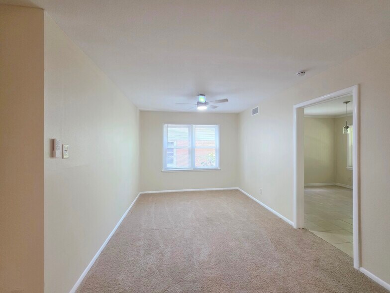 Building Photo - 4014 Sun Valley Dr