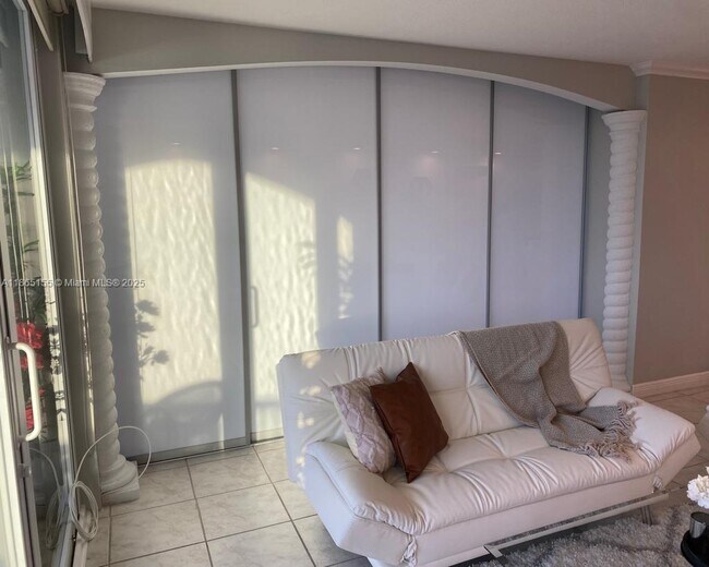 Building Photo - 5401 Collins Ave