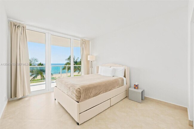 Building Photo - 16485 Collins Ave