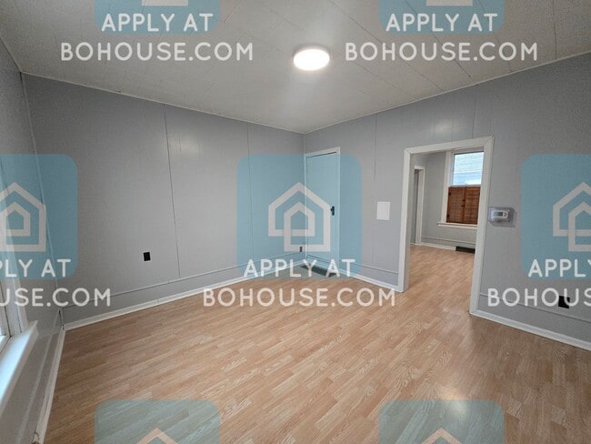 Building Photo - 3010 McArthur Dr