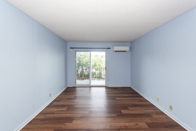 Building Photo - 1 Bedroom, 1 Bathroom Condo in Downtown Charleston - Charleston