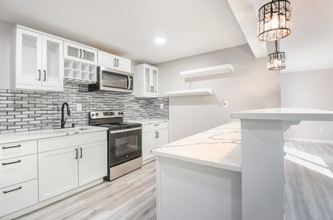 Building Photo - Now Available for Lease – Executive Home i...