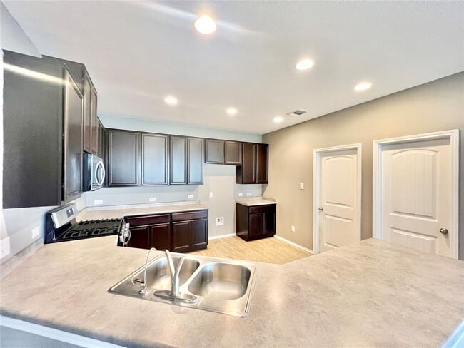 Building Photo - 5813 Sardinia Dr