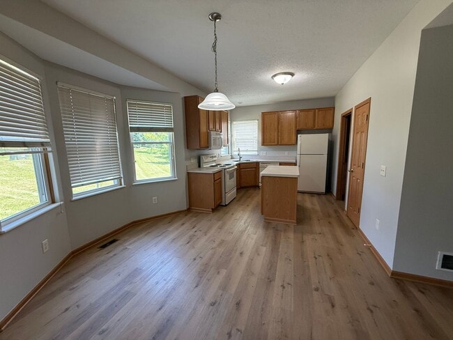 Building Photo - 4 Bedroom, 2.5 Bathroom House in Sycamore ...