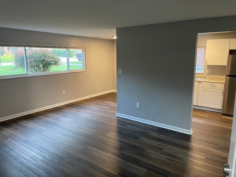 Building Photo - 211 S Tionda Dr