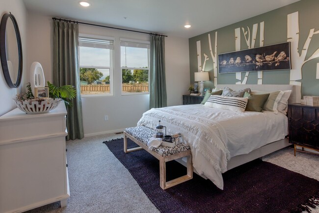 Building Photo - Luxury Condo - Water, Sewer, Basic Internet Included!