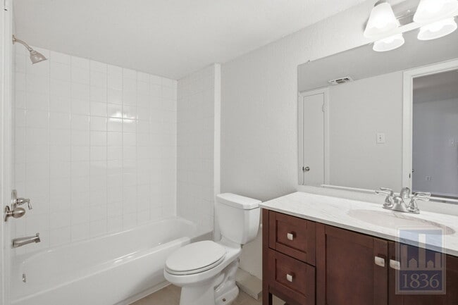 Building Photo - 1514 Parker Ln