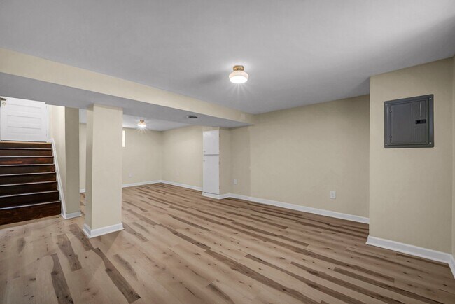 Building Photo - 1345 Cove Ave