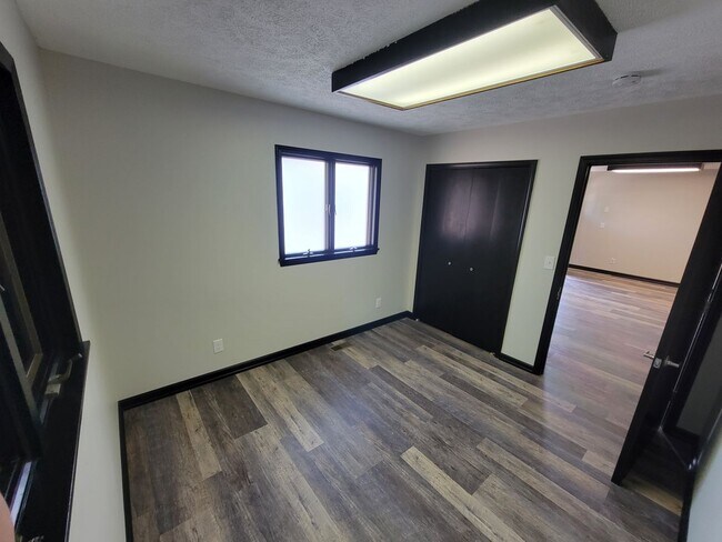 Building Photo - Newly renovated 2 Bed 1 Bath, PETS WELCOME...