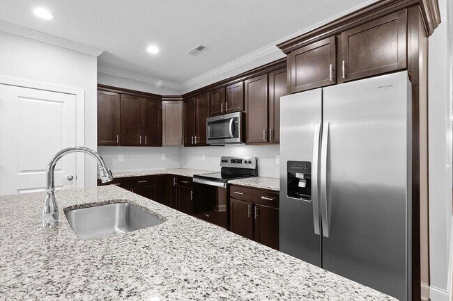 Building Photo - 5120 Meadowbend Dr NE