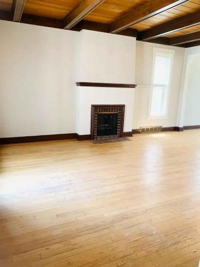 Building Photo - 410 S 40th St