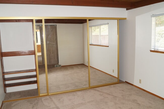 Building Photo - 261 Rheem Blvd