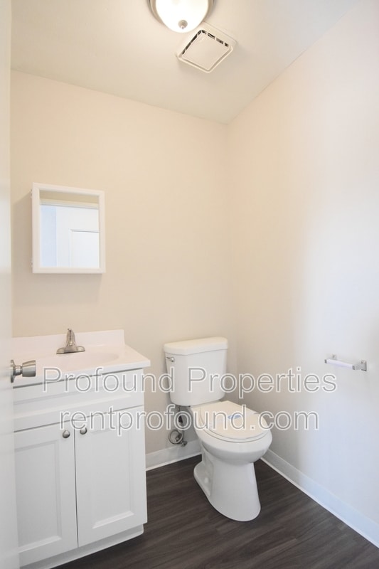 Building Photo - 738 NE 94th Ave