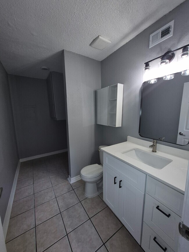 Building Photo - 738 Coolwood Dr