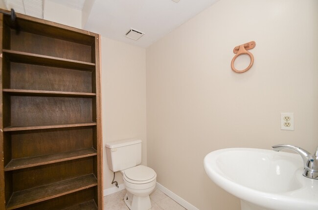 Building Photo - 1722 Foxlake Dr