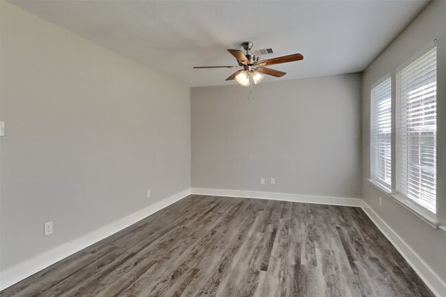 Building Photo - 5150 Summit Lodge Dr