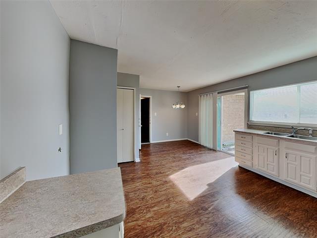 Building Photo - 7439 Oakmore Dr