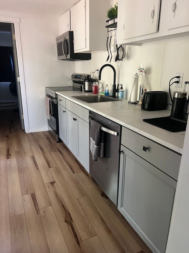 Building Photo - Great location with deeded access to Bauneg Beg Pond