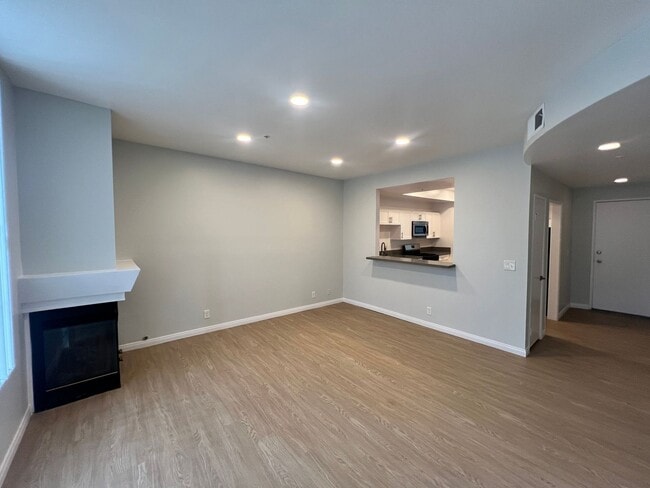 Interior Photo - 16070 Sunset Blvd