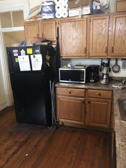 Building Photo - 121 Hillside St