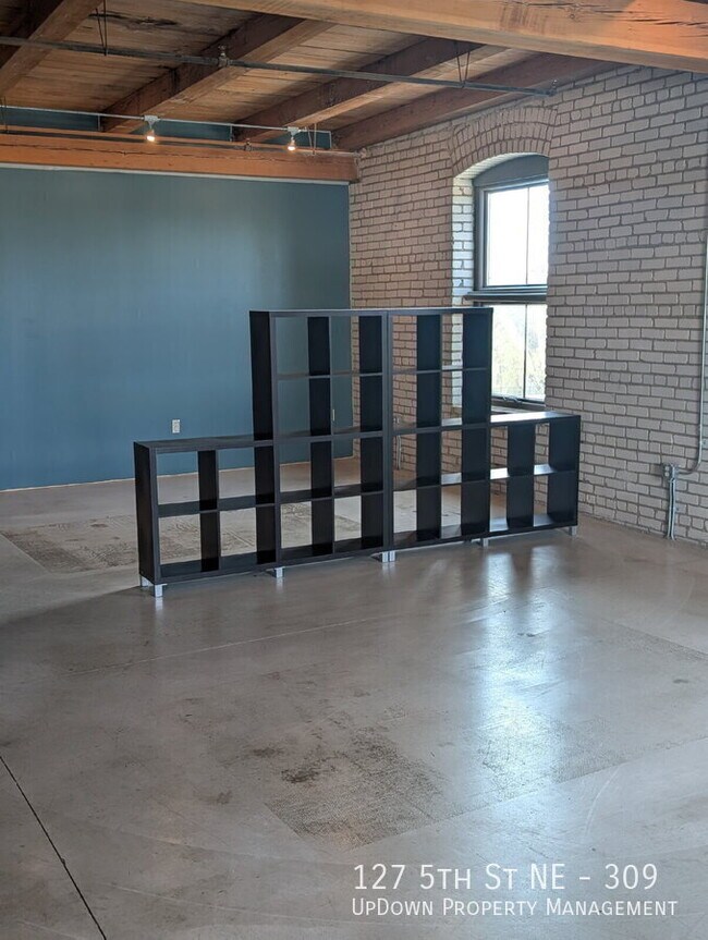 Building Photo - 127 5th St NE