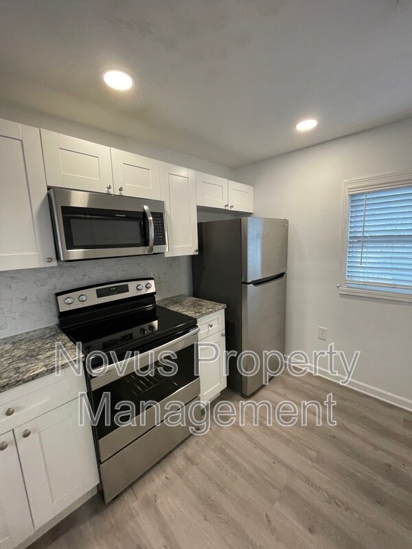 Building Photo - 405 N Park St