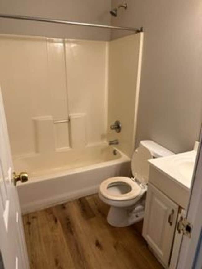 Building Photo - 4bedroom Home