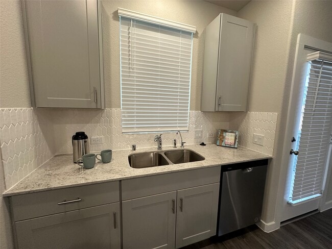 Building Photo - 3110 Valley Peak Dr