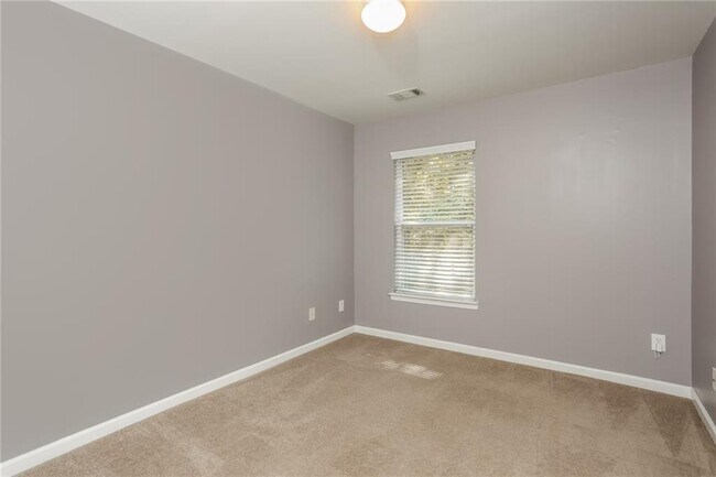Building Photo - 2860 Ridgeview Dr