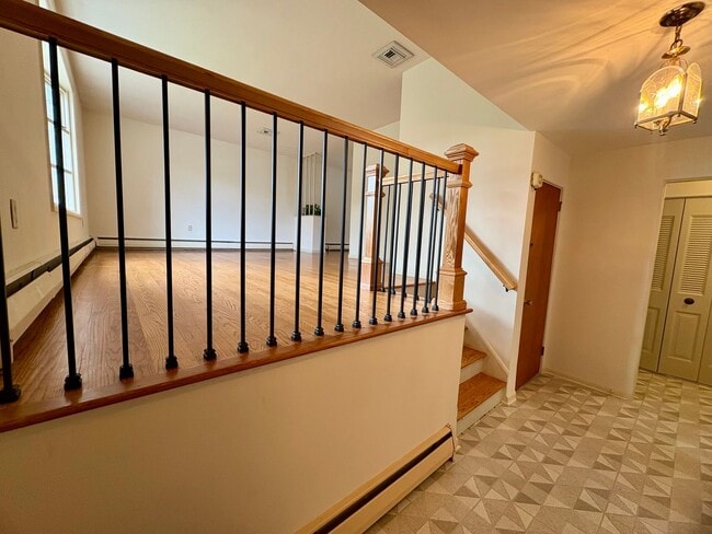 Building Photo - 3 Bedroom 1.5 Bathroom in Harrisburg -Cent...