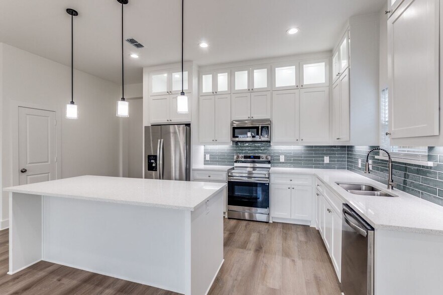 Building Photo - 2534 Southland St