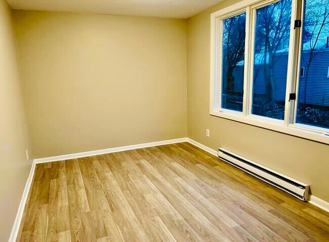 Primary Photo - 9 Ticonic St