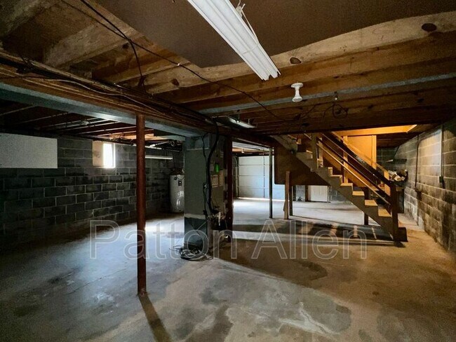 Building Photo - 26 Pine Ln