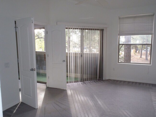 Building Photo - COMING SOON! 2-Bedroom, 2-Bathroom Summit ...