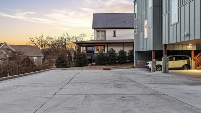 Building Photo - 207 Old Mountain Rd