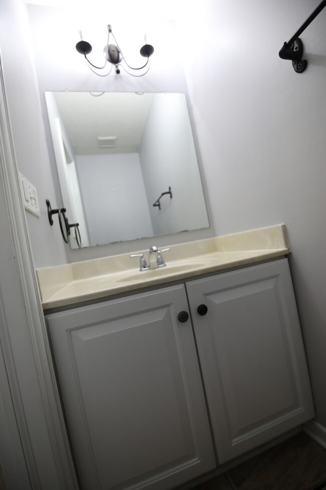 Building Photo - 4400 Greensbury Dr