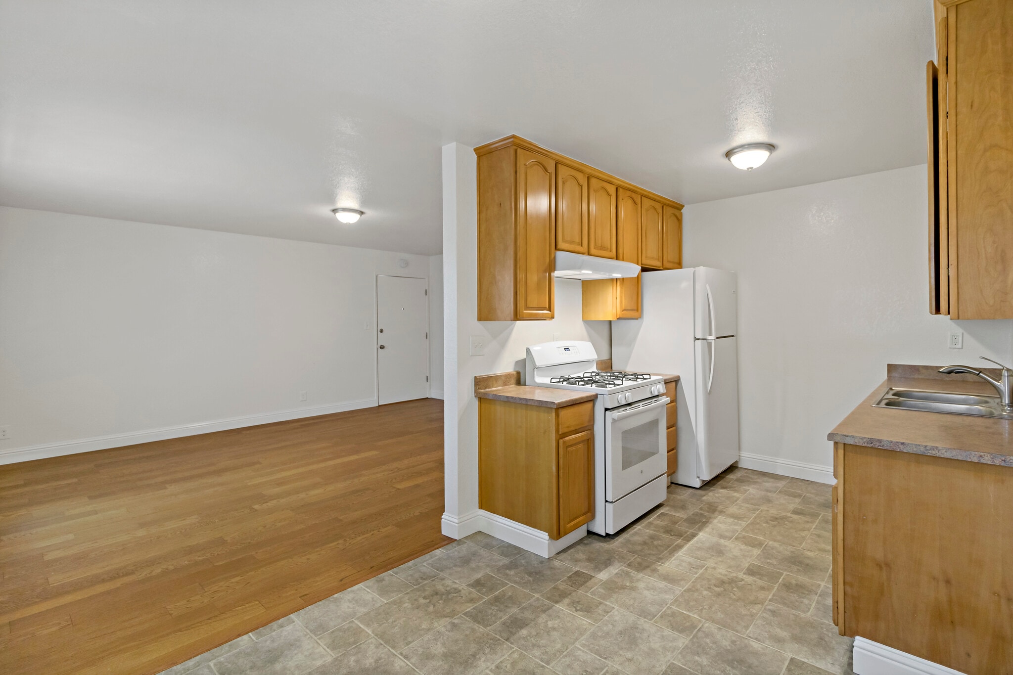 Building Photo - 21 Leisure Ln