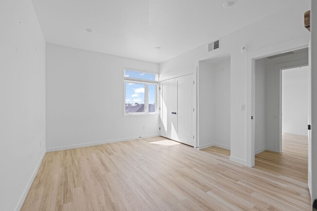 Building Photo - 311 E Lorene St