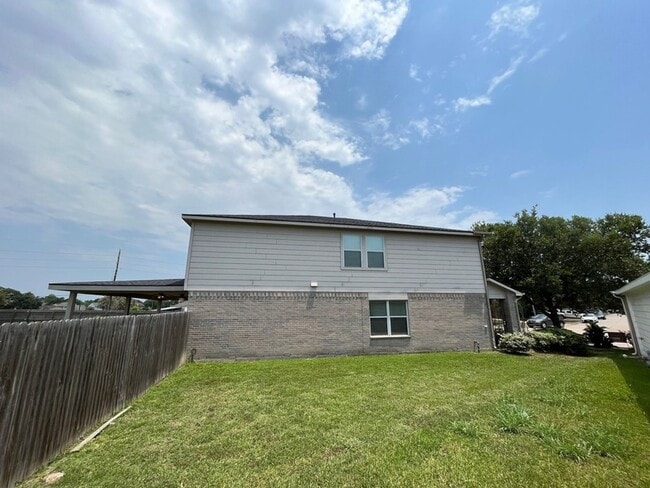 Building Photo - 15202 Lynford Crest Dr