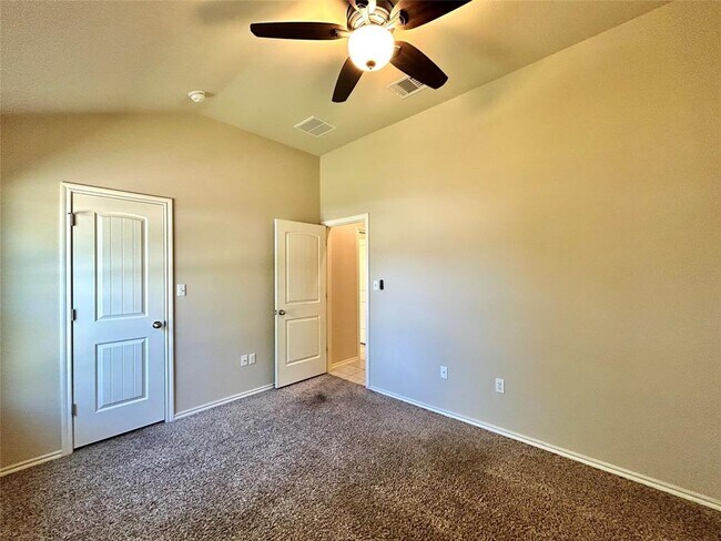 Building Photo - 15201 Knighten Ln