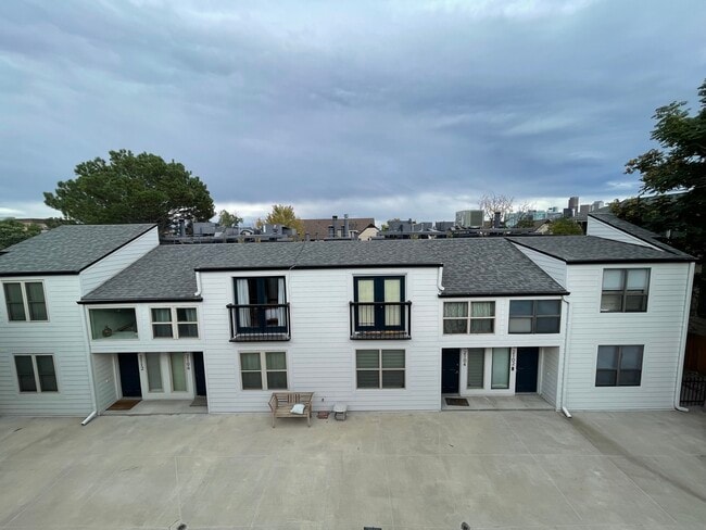 Building Photo - 2116 W 31st Ave