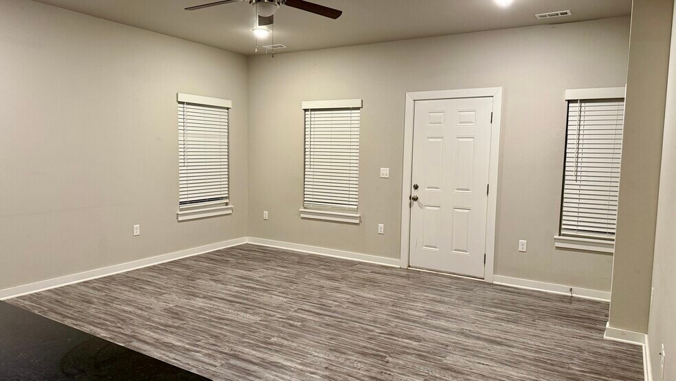 Building Photo - 103 E Mulberry St